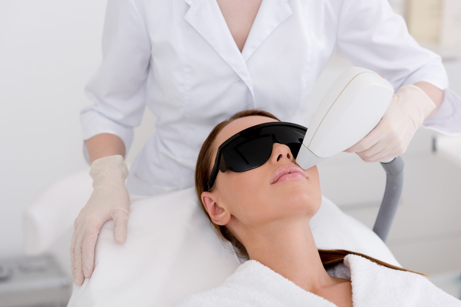 Zakaj sem se odločila za storitev dermatolog samoplačniško in kako sem zdaj brez skrbi glede moje kože
